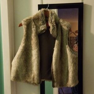Faux fur vest like new